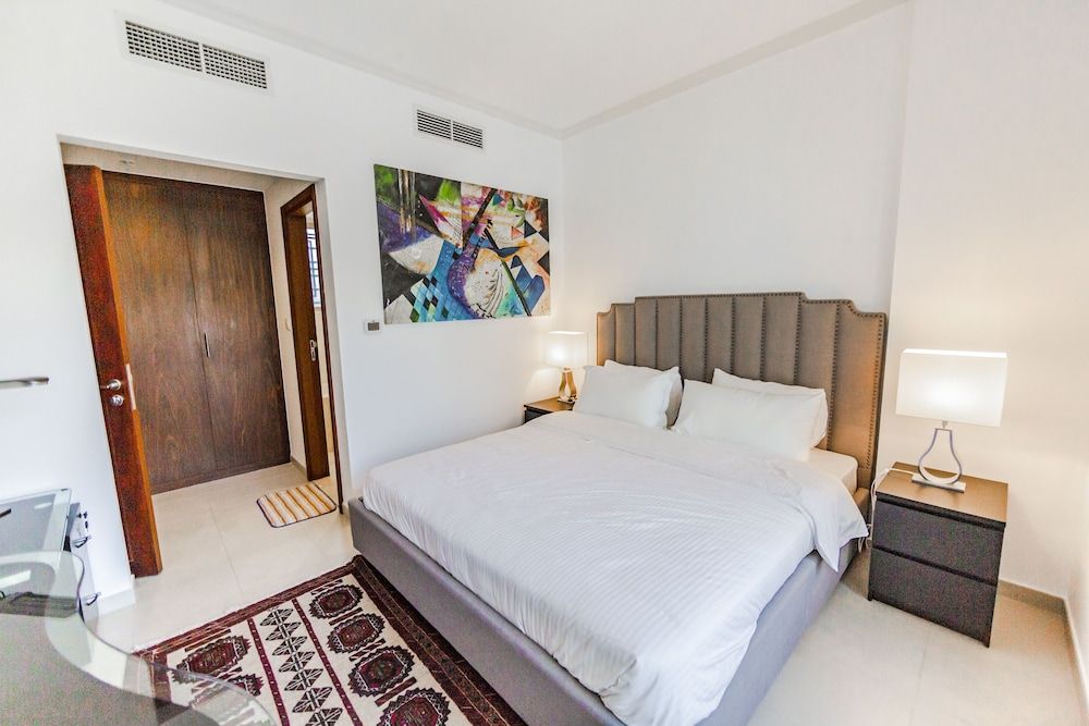 Bravo Way Burj Residences Tower 9 Deluxe Villa, 3 Bedrooms, Balcony, City View 2