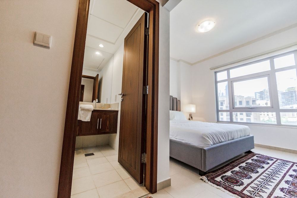 Bravo Way Burj Residences Tower 9 Deluxe Villa, 3 Bedrooms, Balcony, City View 4