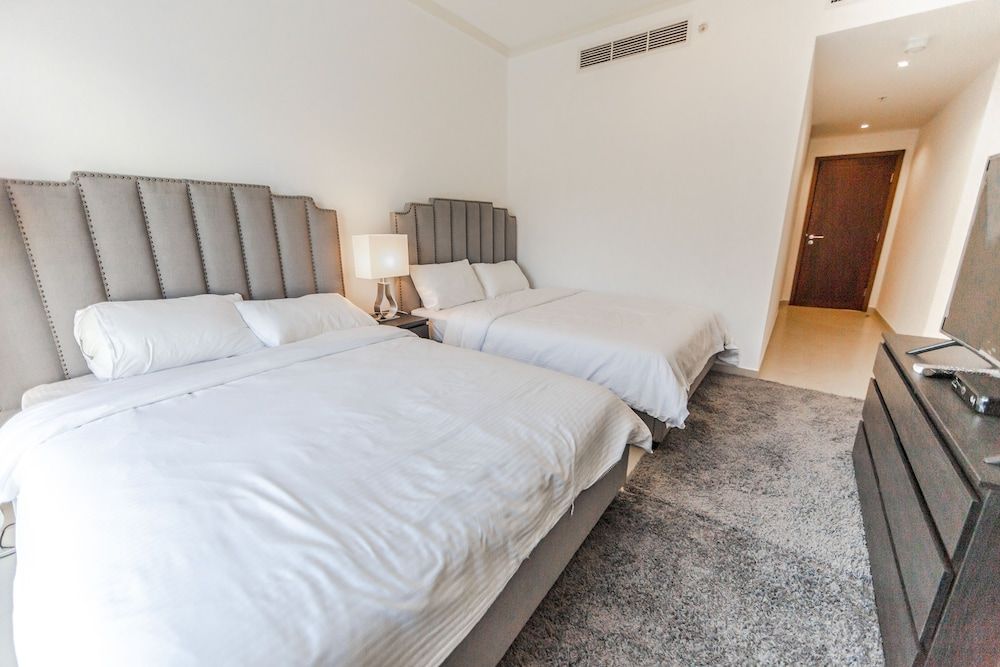 Bravo Way Burj Residences Tower 9 Deluxe Villa, 3 Bedrooms, Balcony, City View 8