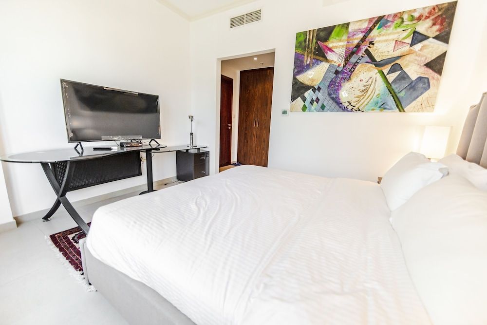 Bravo Way Burj Residences Tower 9 Deluxe Villa, 3 Bedrooms, Balcony, City View 5