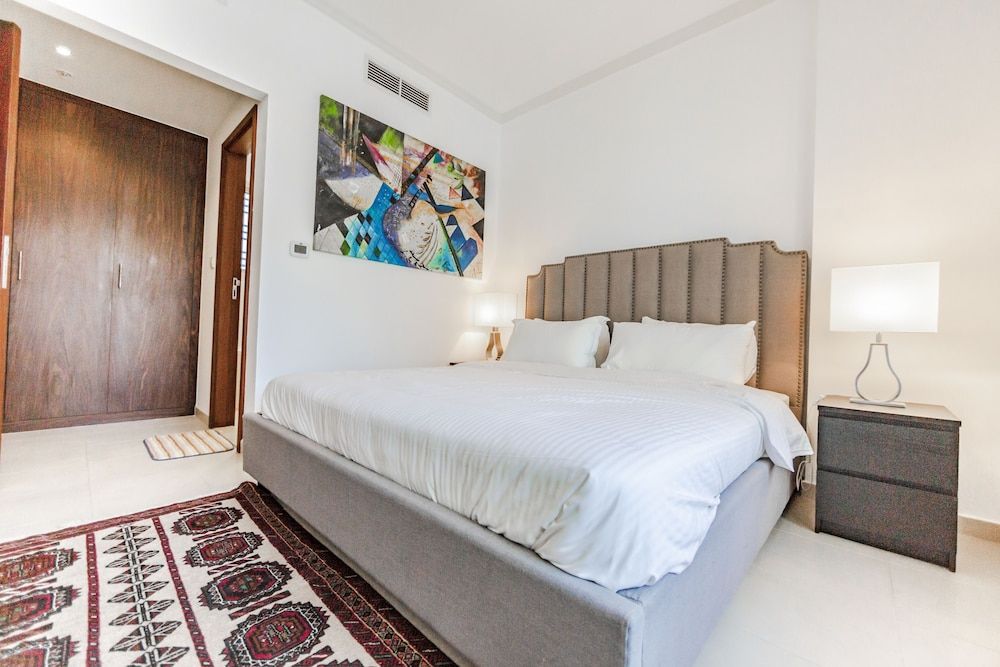 Bravo Way Burj Residences Tower 9 Deluxe Villa, 3 Bedrooms, Balcony, City View 3