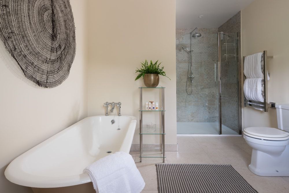 The Turtley Corn Mill Luxury Cabin, Ensuite, Lake View (Lakeside Lodges) 7