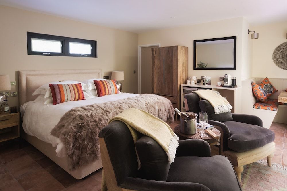 The Turtley Corn Mill Luxury Cabin, Ensuite, Lake View (Lakeside Lodges) 3