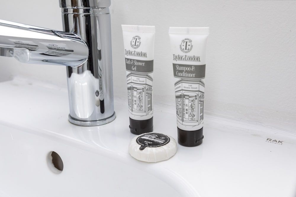 Royal Park Hotel Standard Twin Room, 2 Twin Beds 4