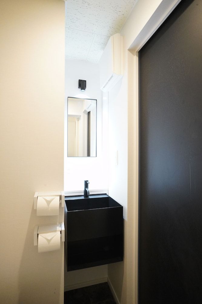 U-Hotel Takadanobaba Standard Triple Room 8