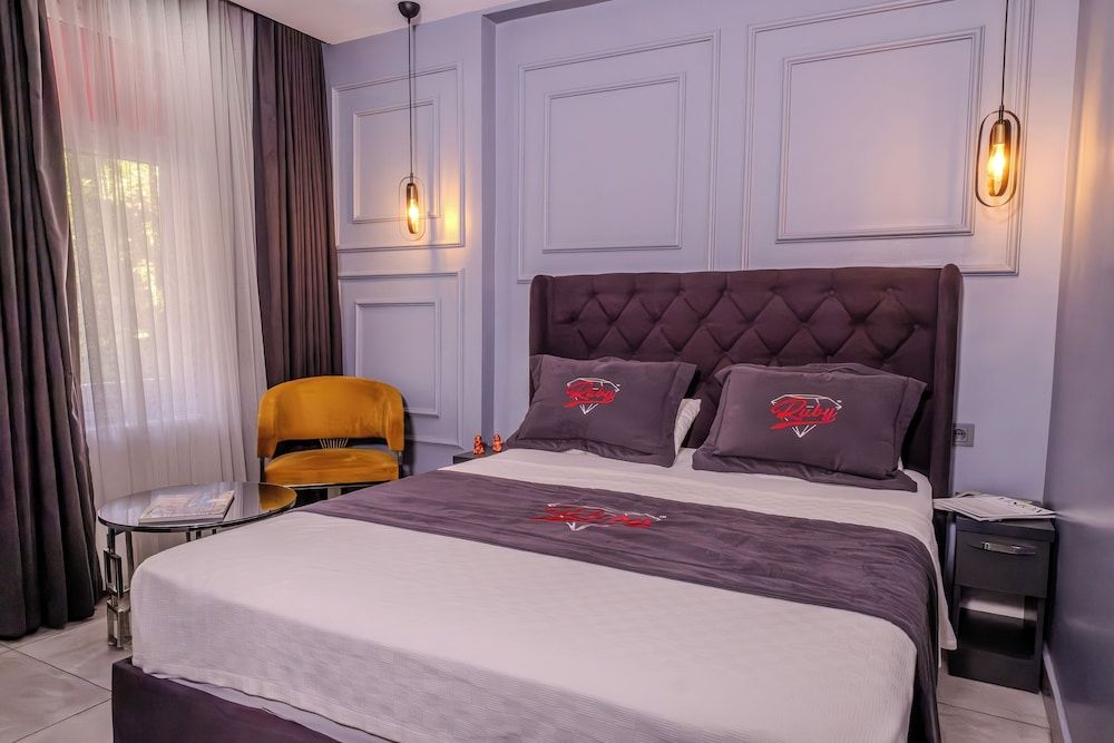 Ruby Suit Standard Room 7