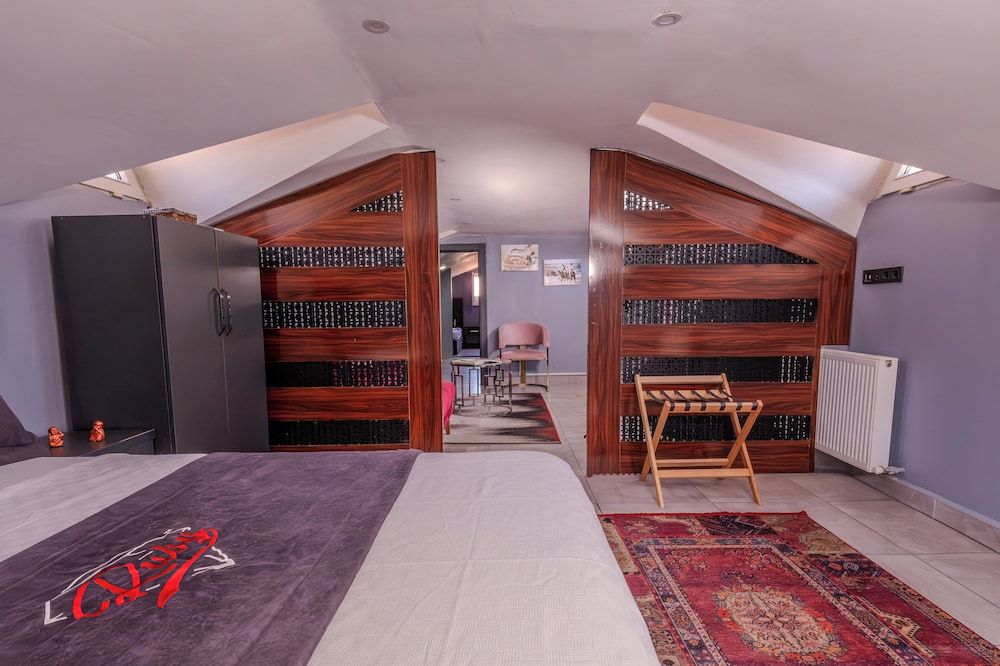 undefined Ruby Suit 4