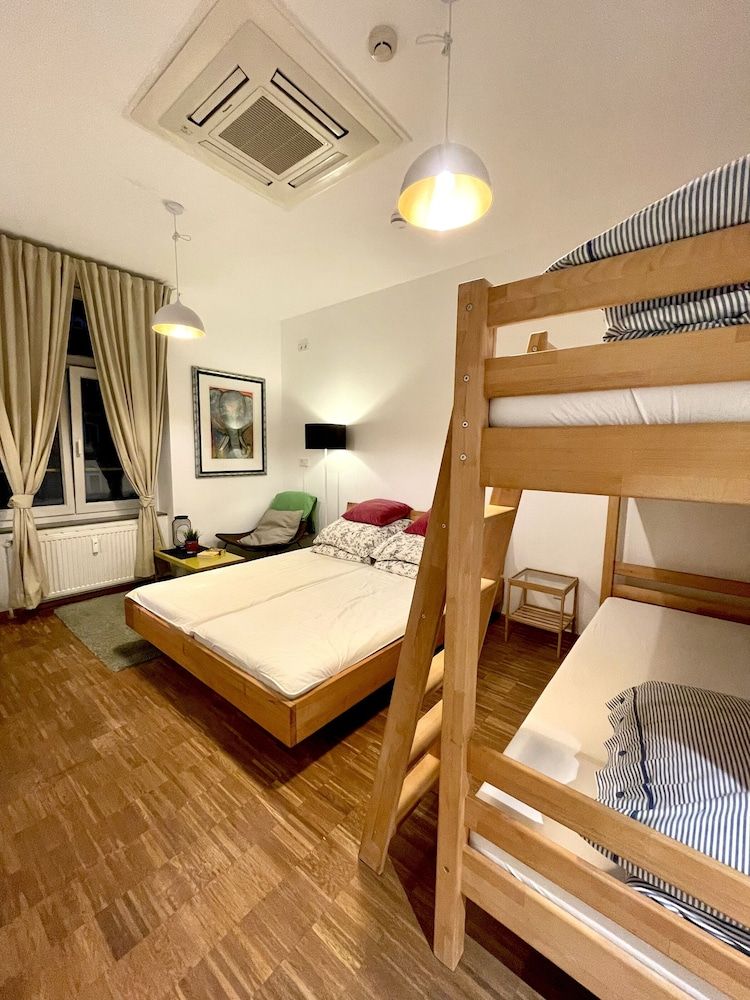 JC&BLUE Guesthouse - Hostel (Group) Libra - Family Room (Max 4 people)