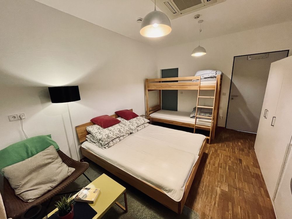 JC&BLUE Guesthouse - Hostel (Group) Libra - Family Room (Max 4 people)
