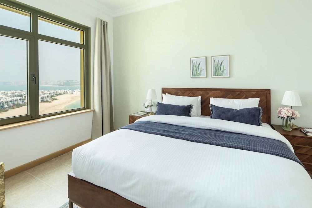 undefined Sleek And Elegant 1BR on The Palm! 5