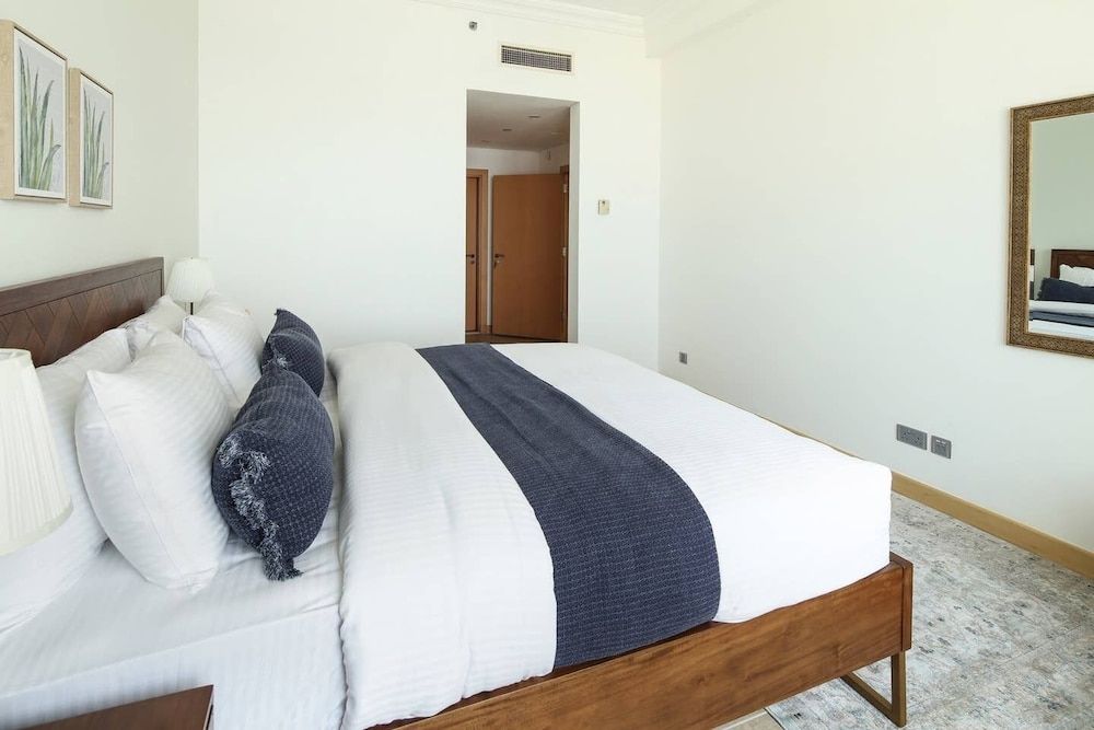 undefined Sleek And Elegant 1BR on The Palm! 9