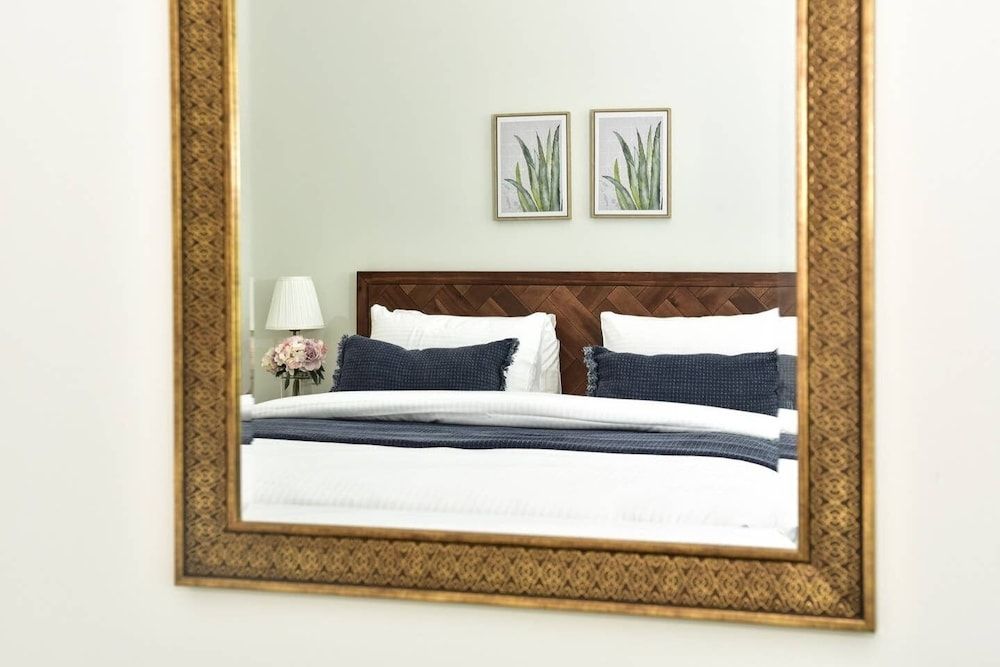 undefined Sleek And Elegant 1BR on The Palm! 3