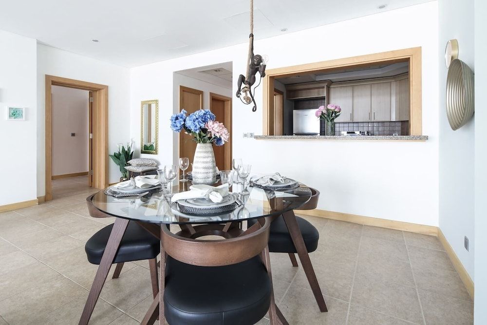 undefined Sleek And Elegant 1BR on The Palm! 2