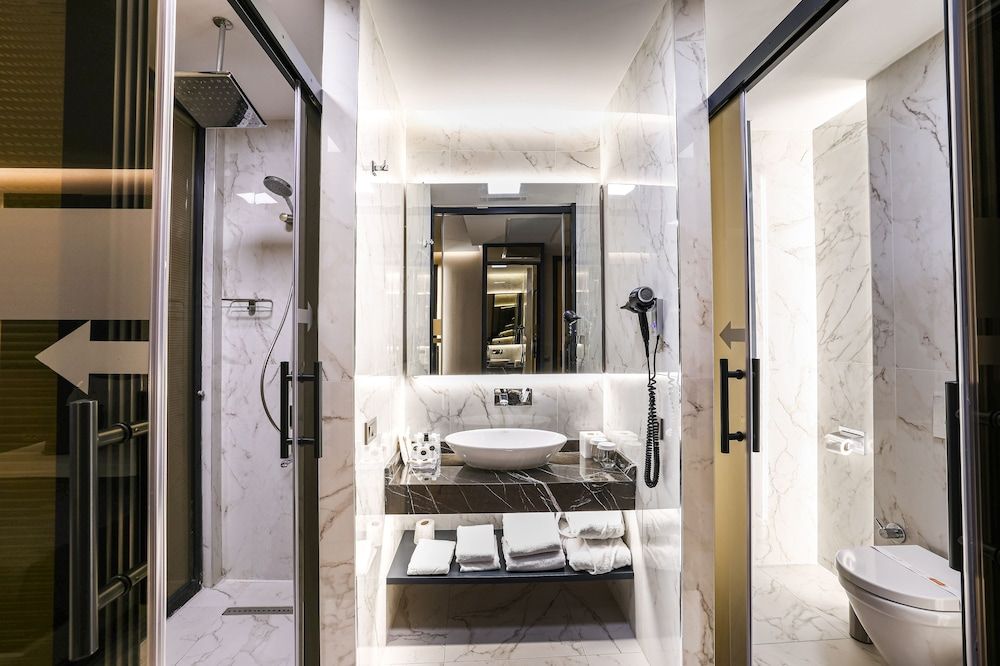 Broyt Hotel Suite Room 10