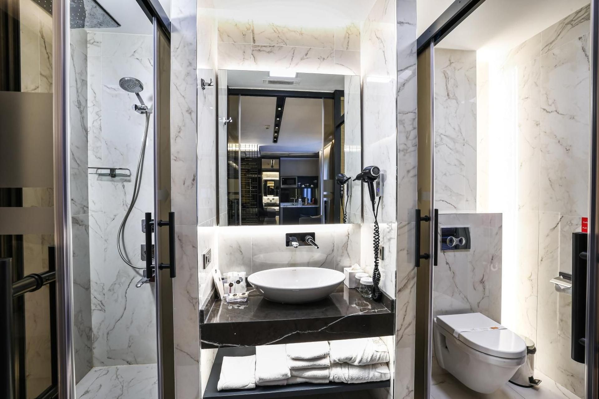 undefined Broyt Hotel 6