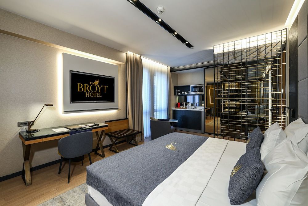 Broyt Hotel Suite Room