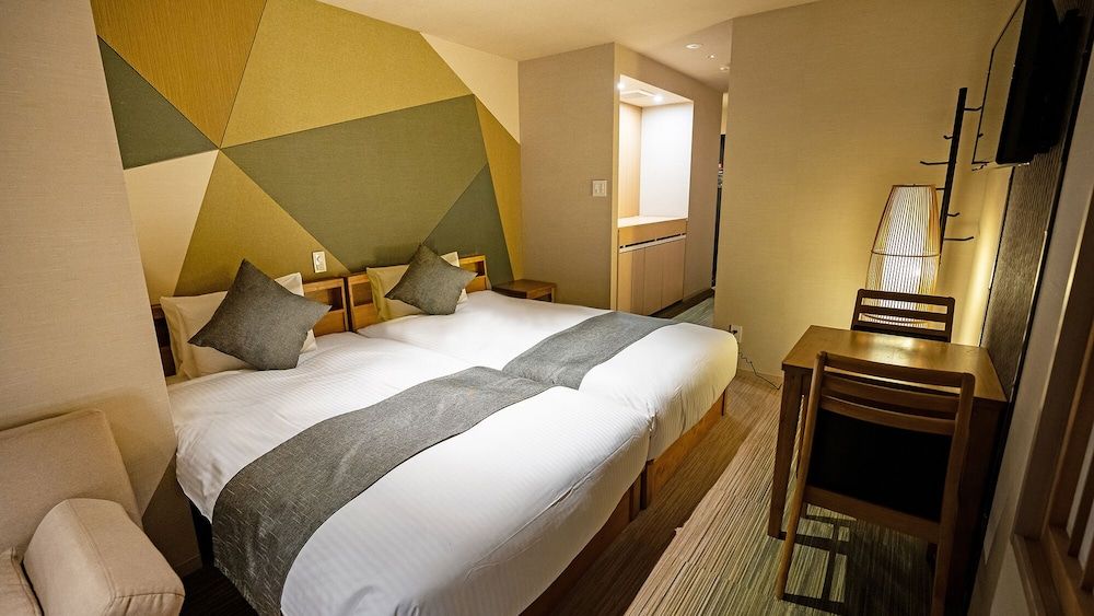 Stay SAKURA Tokyo Asakusa Yokozuna Hotel Twin Room with City View 3