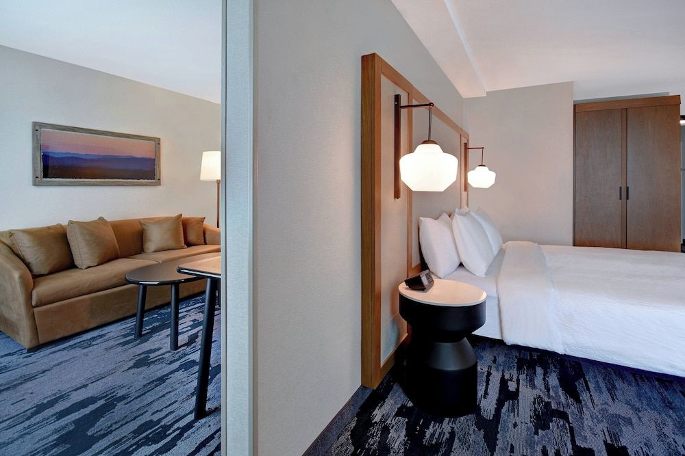 Suite, 1 King Bed with Sofa bed, Non Smoking, Corner