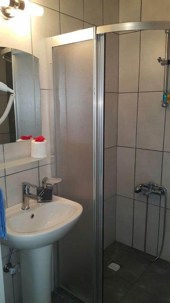 undefined Yasmin Otel 8