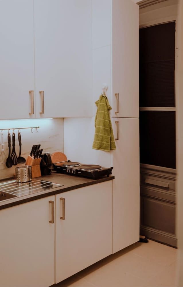 undefined Modern City Apartment Near Central Park 10