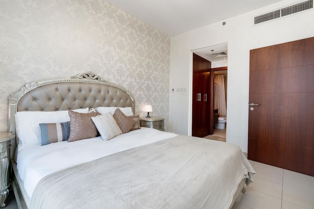 undefined Lux BnB Stand Point -Burj Views 5