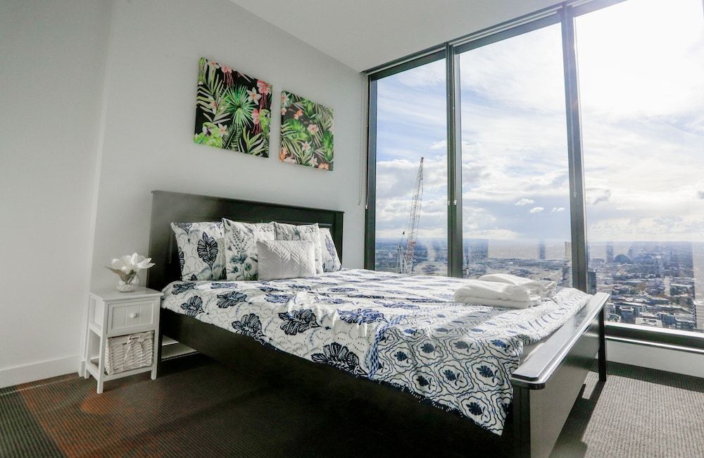 undefined Stunning 2 Bedroom High Floor City View 3