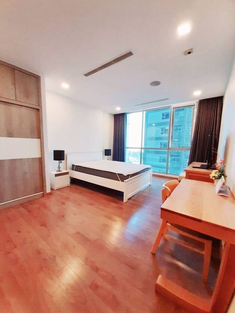 undefined Spacious Modern 4-bed 140sqm Vinhomes Apartment 6