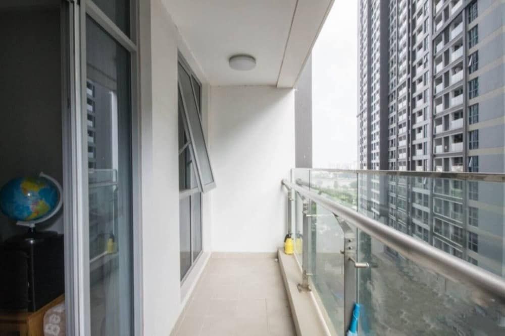 undefined Spacious Modern 4-bed 140sqm Vinhomes Apartment