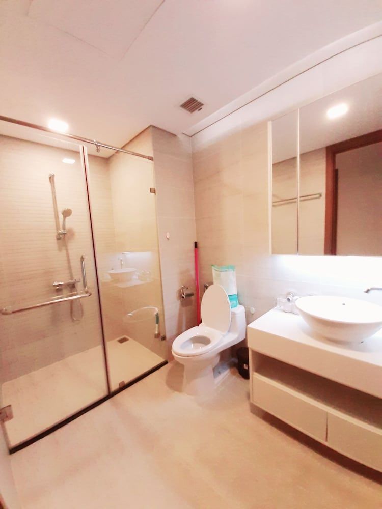 undefined Spacious Modern 4-bed 140sqm Vinhomes Apartment 9