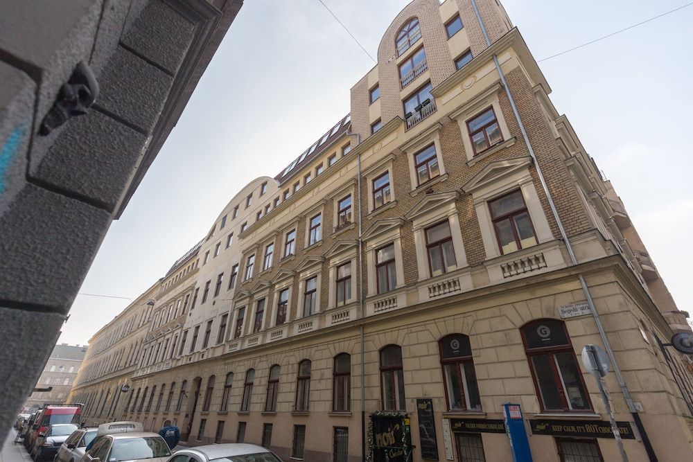 undefined Real Apartments Hegedu 6