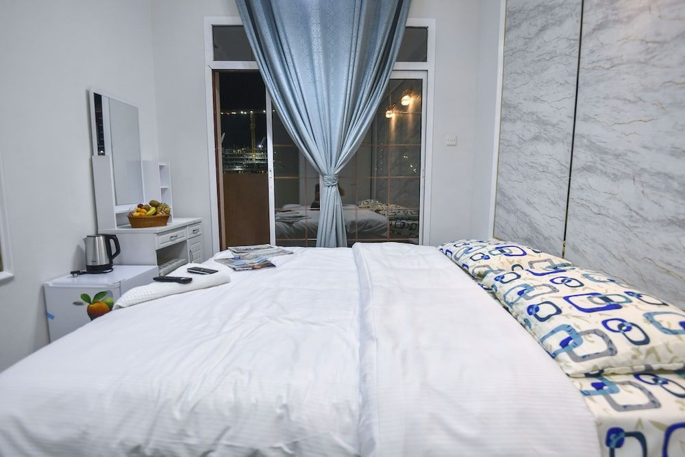 undefined Dream White Hotel 3