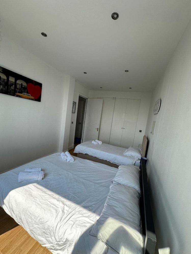 Comfort Cosy Stay Apartment, Private Bathroom 3