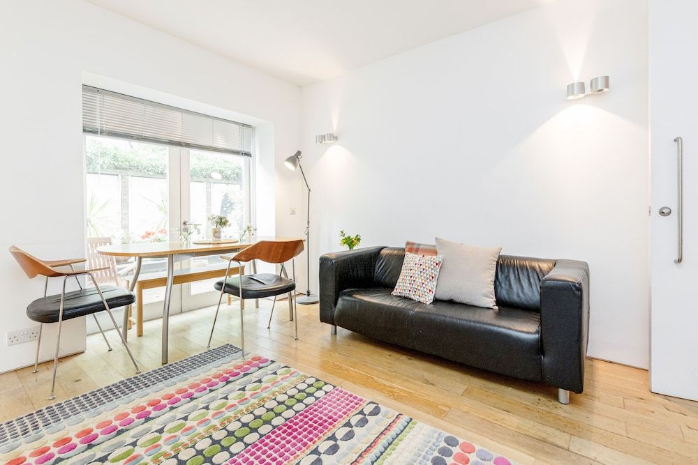 Modern Holland Park apartment One-Bedroom Apartment 13