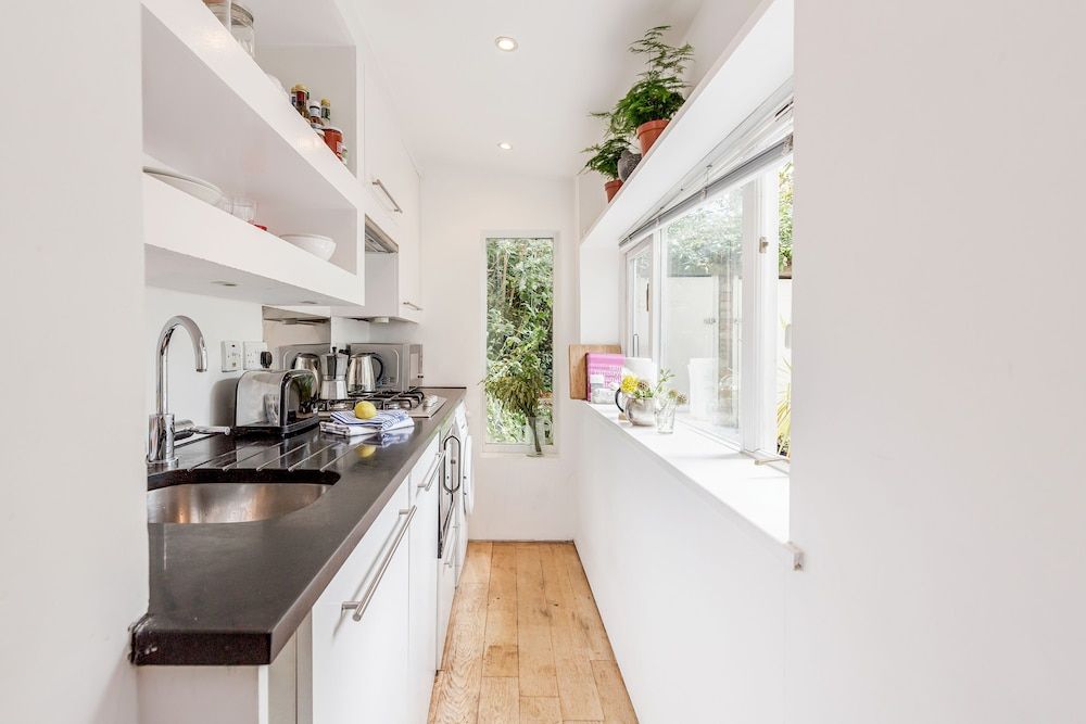 Modern Holland Park apartment One-Bedroom Apartment 15