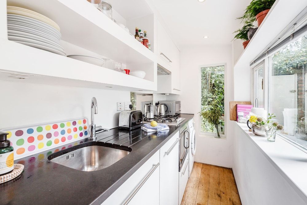 Modern Holland Park apartment One-Bedroom Apartment 17