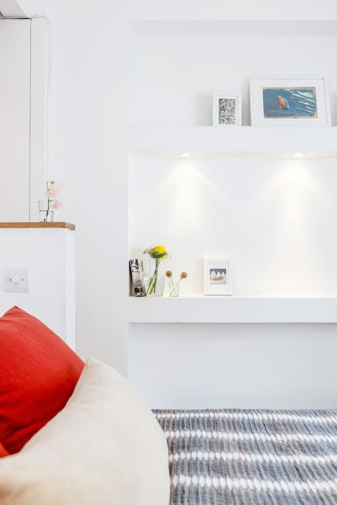 undefined Modern Holland Park apartment 5