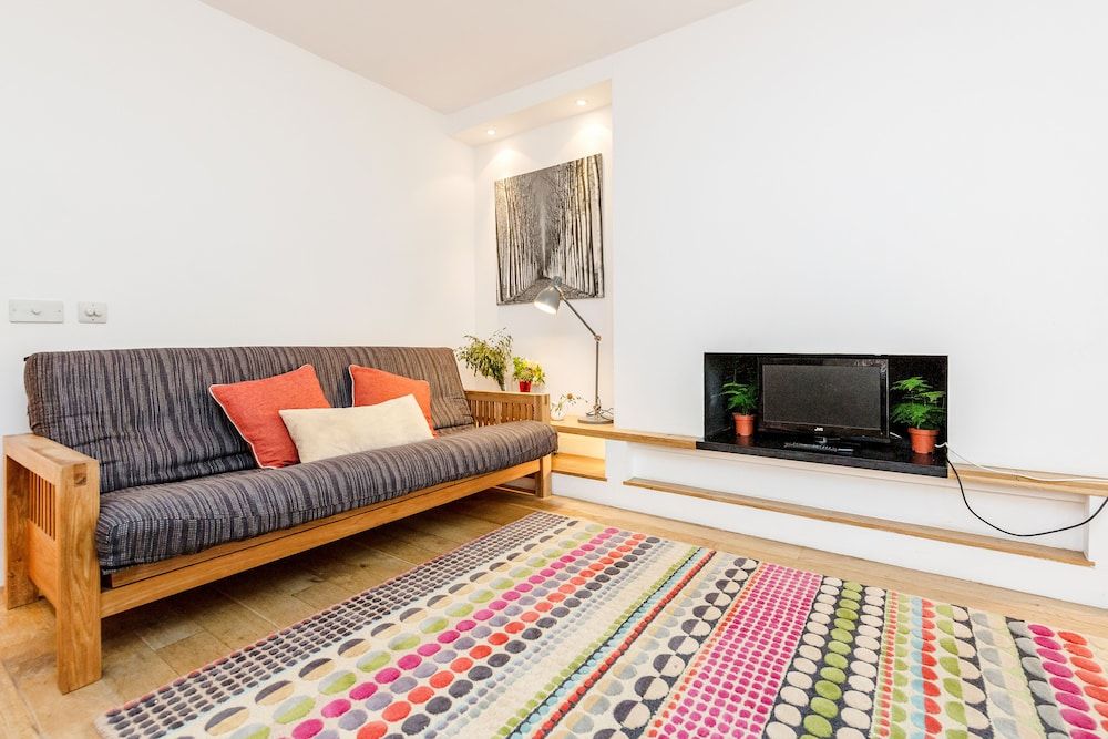 Modern Holland Park apartment One-Bedroom Apartment 23