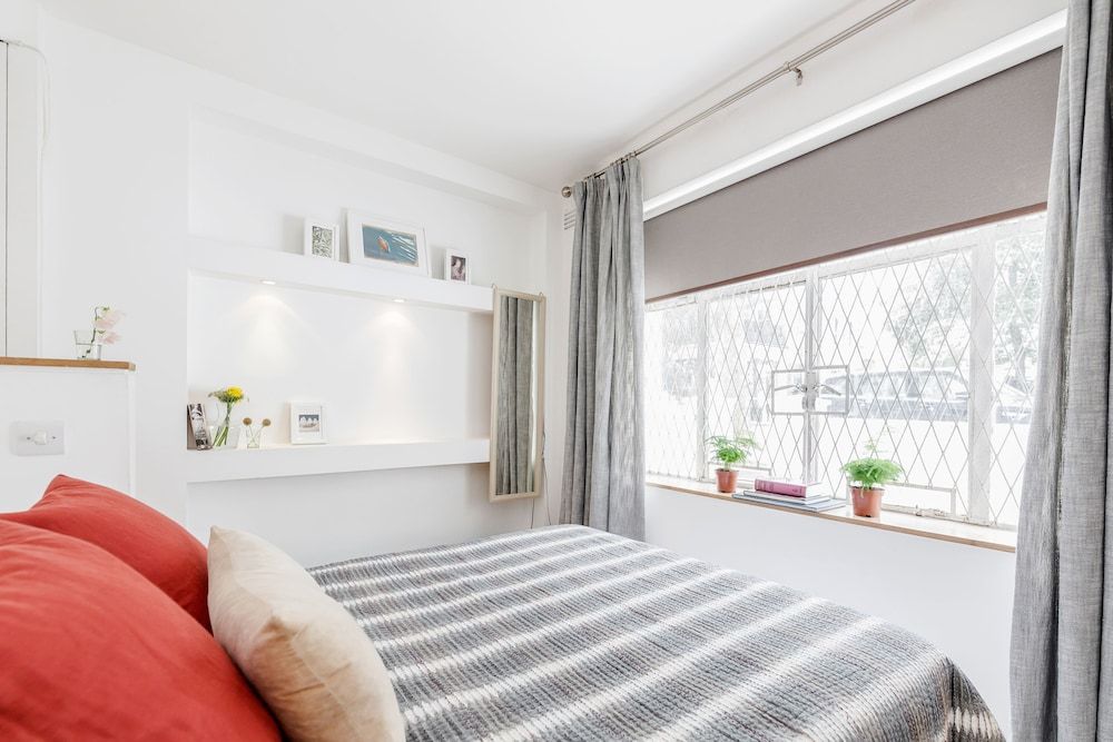 undefined Modern Holland Park apartment 6