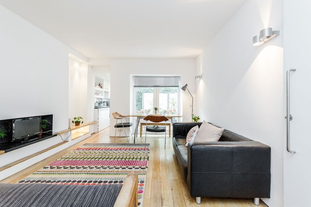 Modern Holland Park apartment One-Bedroom Apartment 22