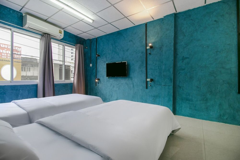 OYO 1158 Thestaycafe Hostel Deluxe Twin Room