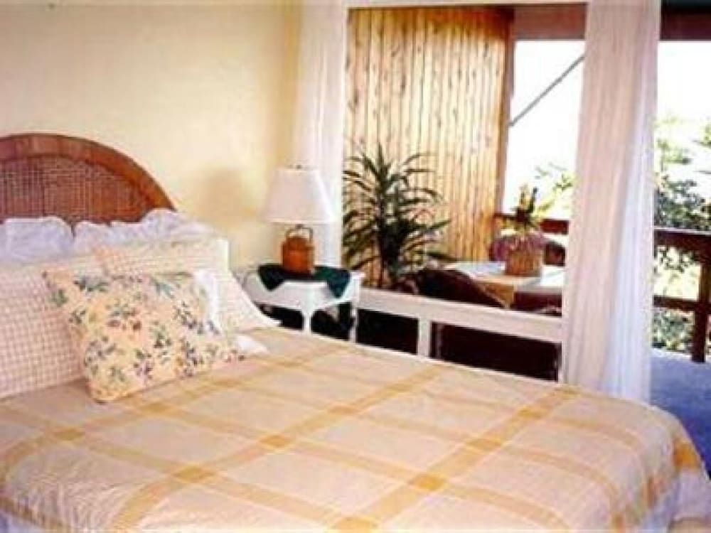 Hale-hoola B & B