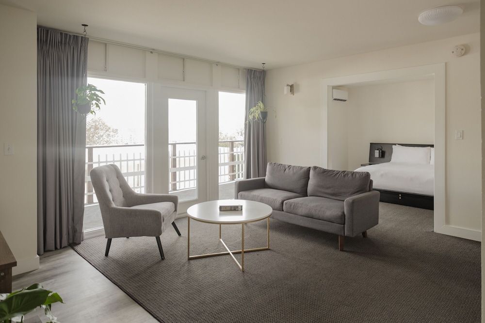 undefined Hollywood Hills Hotel 3