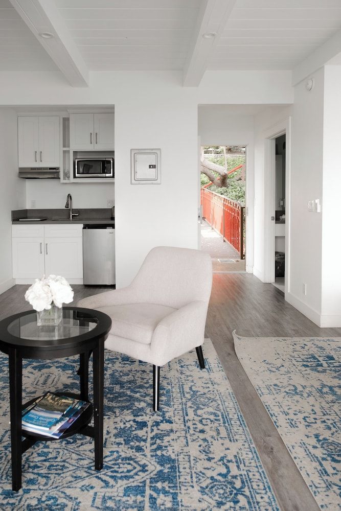 undefined Hollywood Hills Hotel 4