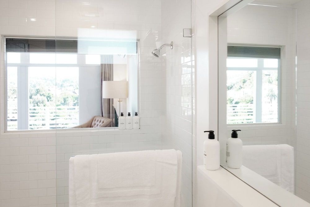 undefined Hollywood Hills Hotel 8