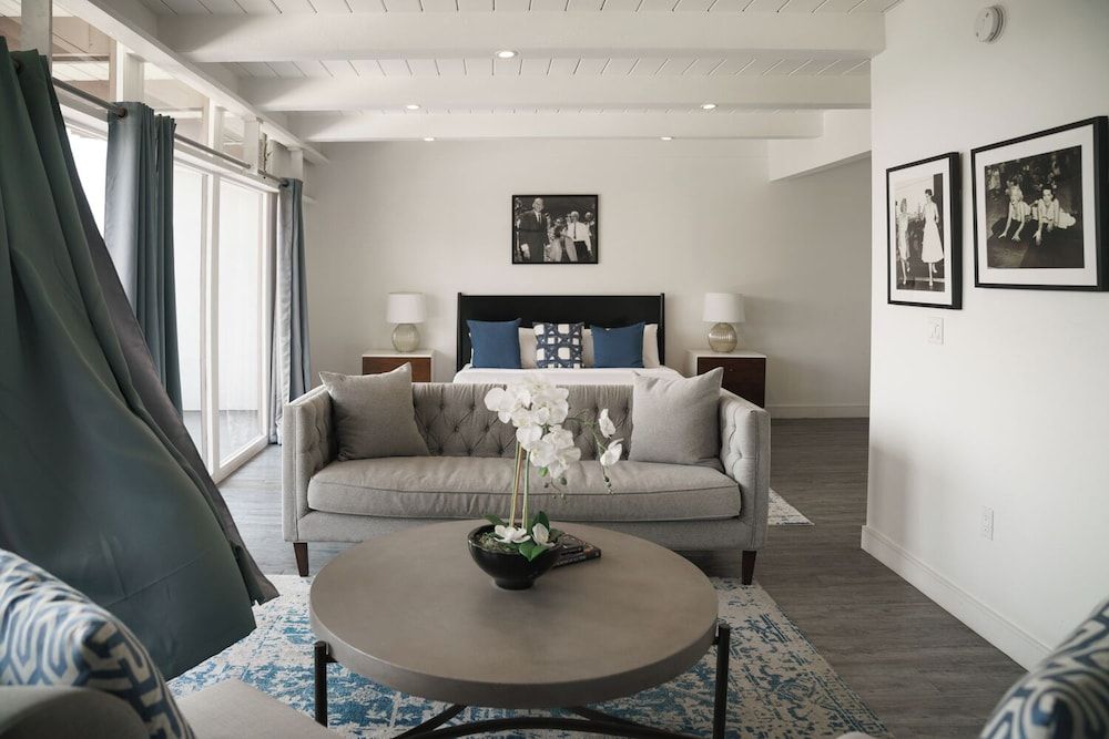 undefined Hollywood Hills Hotel 10