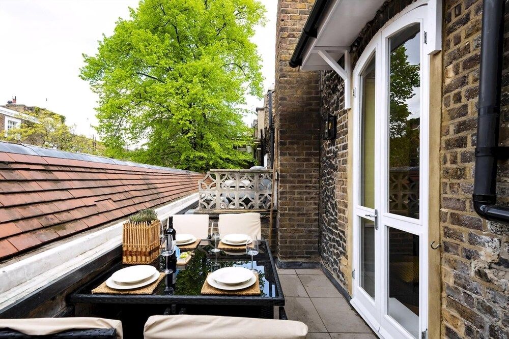 undefined ICS - Stylish Hyde Park Gem 4