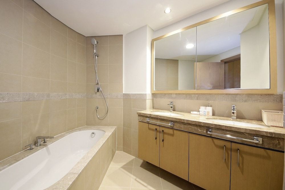 New Arabian Holiday Homes - Burj Vista Apartment, 3 Bedrooms (For 8 Pax) 35