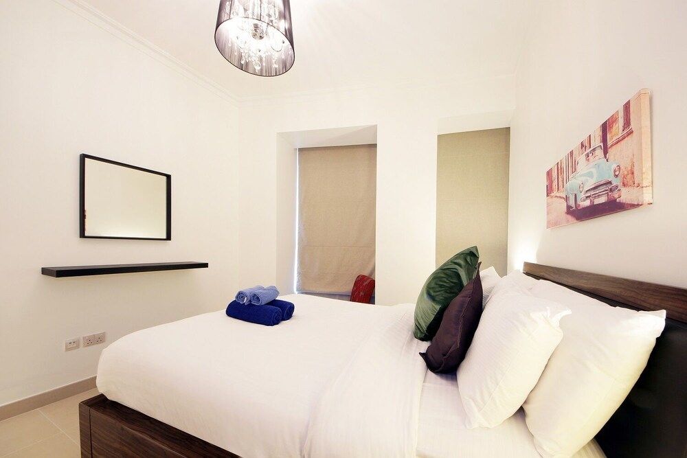 New Arabian Holiday Homes - Burj Vista Apartment, 3 Bedrooms (For 8 Pax) 14