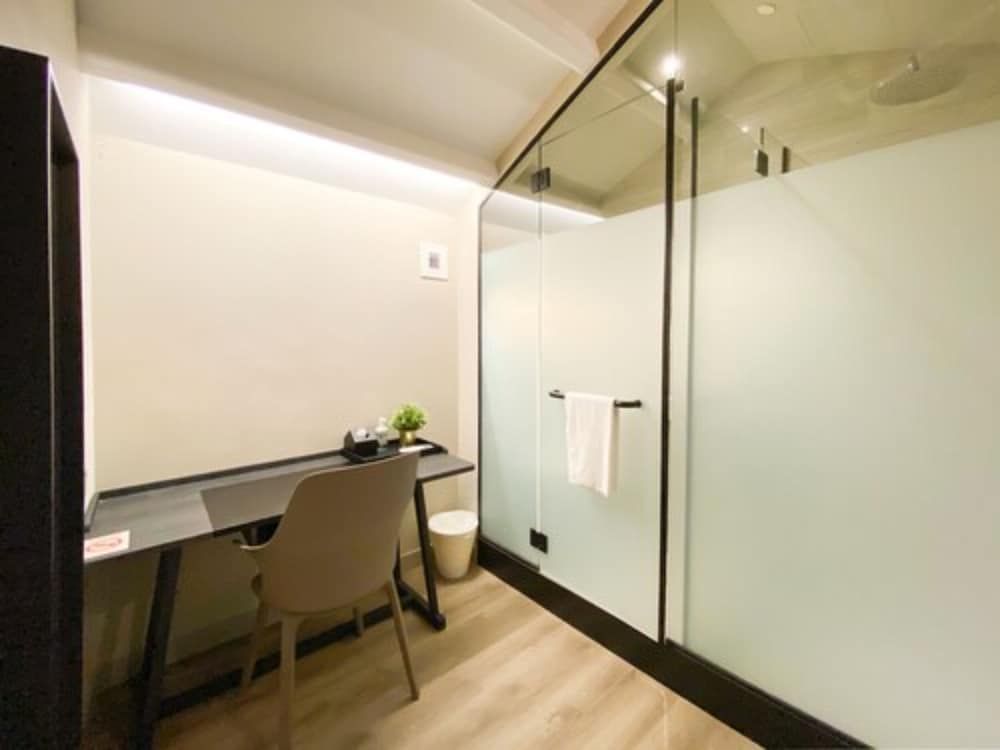 Double Room, SHORT OVERNIGHT,8 Hours:11:59PM-8AM