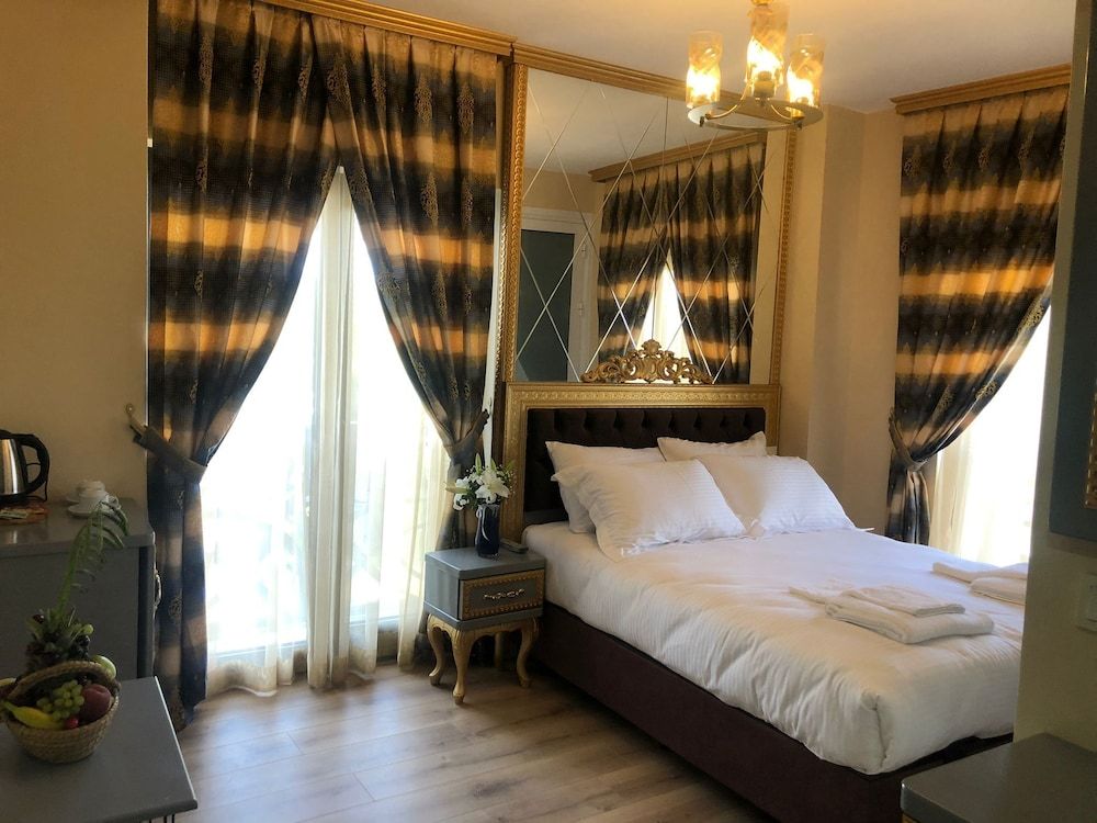 undefined Golden Hill Hotel Downtown
